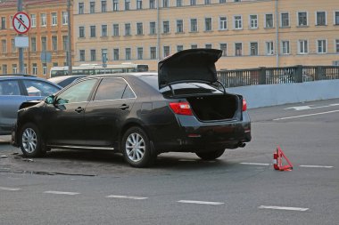 Yoldaki araba kazası.