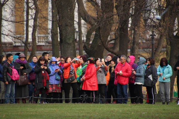 November 2018 Russia Petersburg Group Chinese Tourists Taking Pictures Sights — Stock Photo, Image