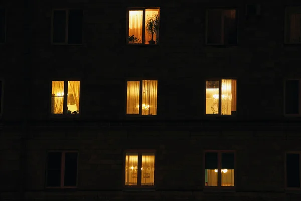 Osvětlené Noční Windows Domů — Stock fotografie