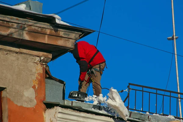 Techo Escalador Industrial Limpieza Nieve —  Fotos de Stock