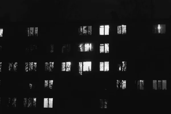 Schwarz Weiß Leuchtende Fenster Einer Wohnung Der Nacht Der Jeder — Stockfoto