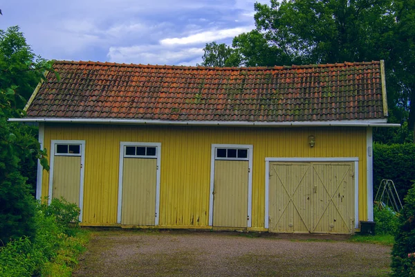 Old Yellow Barn Three Doors Gate Tiled Roof Farm — Stock Photo, Image