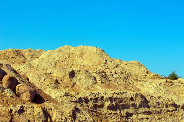 Colina Arenosa Arena Amarilla Bajo Cielo Azul — Foto de Stock