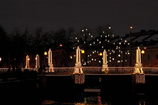 Linternas Puente Navidad Brillando Oscuridad —  Fotos de Stock
