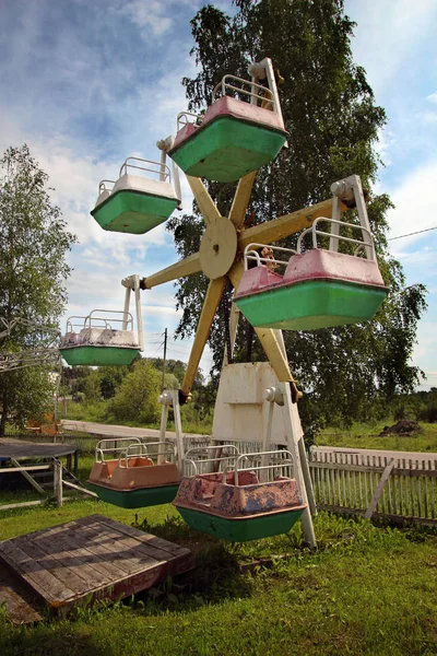 Vieille Petite Roue Ferris Usée Dans Parc Attractions Rétro — Photo