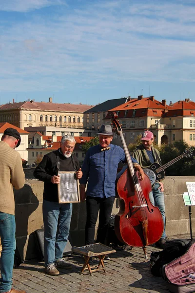 October 2019 Czech Republic Prague Performance Street Musicians Karlov Bridge — Stock Photo, Image