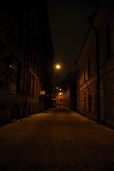 Inverno Noite Rua Iluminada Por Uma Lanterna Solitária — Fotografia de Stock