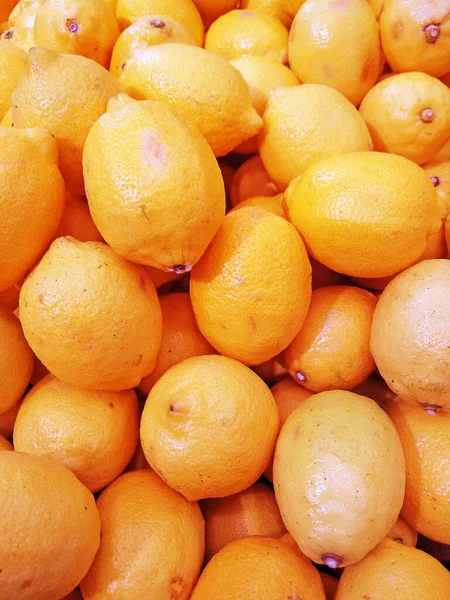 Ein Großer Haufen Frischer Gelber Zitronen Aus Der Neuen Ernte — Stockfoto