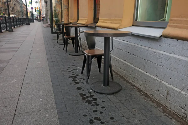 Mesas Pequeñas Para Una Persona Café Calle Para Mantener Distancia —  Fotos de Stock