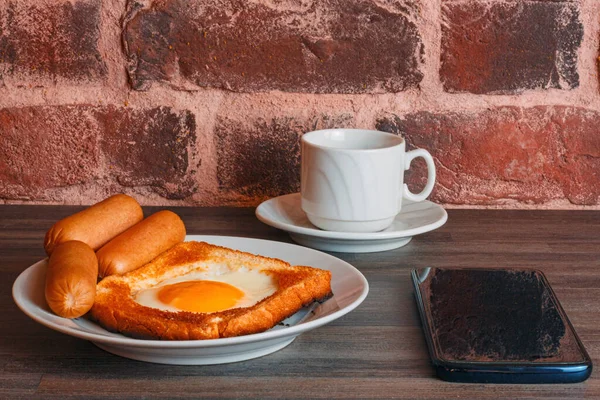 Caffè Salsicce Panino All Uovo Caldo Colazione Telefono Cellulare Con — Foto Stock