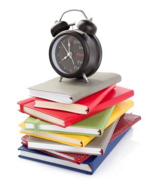 dizüstü bilgisayarlar ve çalar saat beyaz arka plan izole