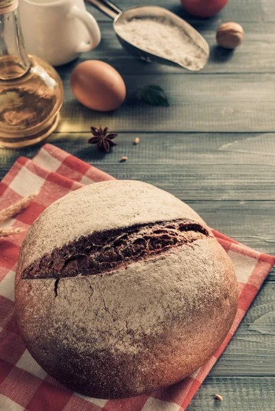 Brot Und Backwaren Auf Holz Hintergrund — Stockfoto