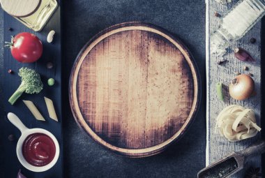 baharat ve koyu arka plan üzerinde bitki