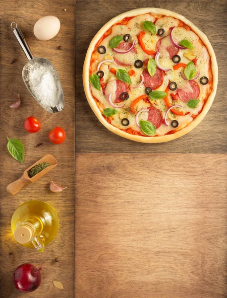 Pizza Und Lebensmittelzutaten Holztisch Draufsicht — Stockfoto