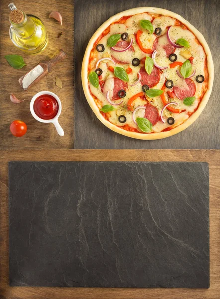 Пицца Продукты Питания Деревянным Столом Вид Сверху — стоковое фото