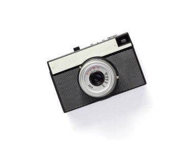 Beyaz arkaplanda izole edilmiş eski retro fotoğraf kamerası, üst görünüm