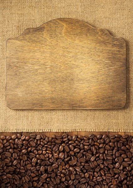 Koffiebonen Zak Hessiaan Jute Decor Houten Achtergrond Bovenaanzicht — Stockfoto