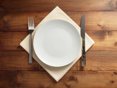 plaka, bıçak ve peçete bez, üstten görünüm üzerinde çatal