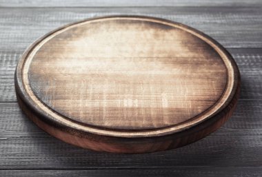 Pizza kesme tahtası, rustik ahşap arka plan