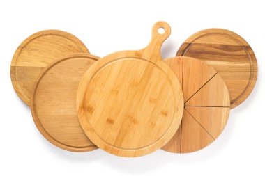 Beyaz arka plan, üstten görünüm, ahşap pizza veya ekmek kesme tahtası