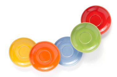 boş levha ve fincan tabağı beyaz arka planda, üstten görünüm