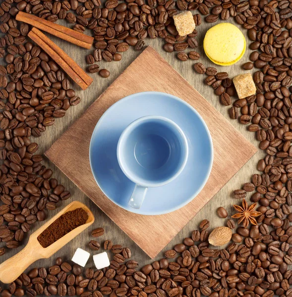 Cup Coffee Beans Wooden Background Top View — Stock Photo, Image