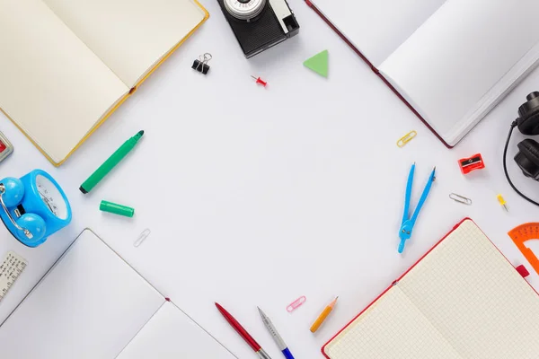 School Accessoires Witte Achtergrond Bovenaanzicht — Stockfoto