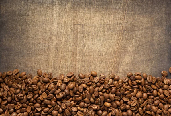 Koffiebonen Houten Tafel Achtergrond Bovenaanzicht — Stockfoto