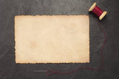 biriktirme kayrak taş zemin, üstten görünüm üzerine iğne ve iplik