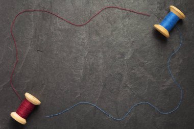 dikiş ipliği kayrak taş zemin, üstten görünüm