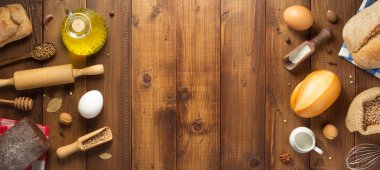 ekmek ve pastane malzemeleri ahşap üzerine