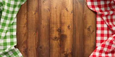 ahşap arka plan, ekose desenli masa örtüsü