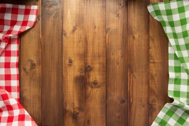 ahşap arka plan, ekose desenli masa örtüsü