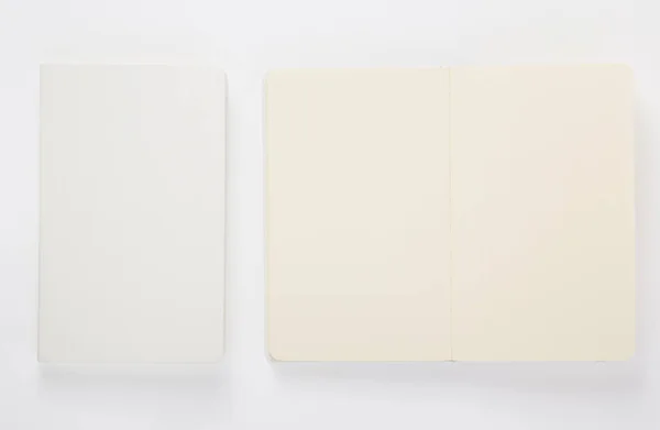 Notebook na bílém pozadí — Stock fotografie