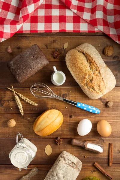 Brood- en banketsector ingrediënten op hout — Stockfoto