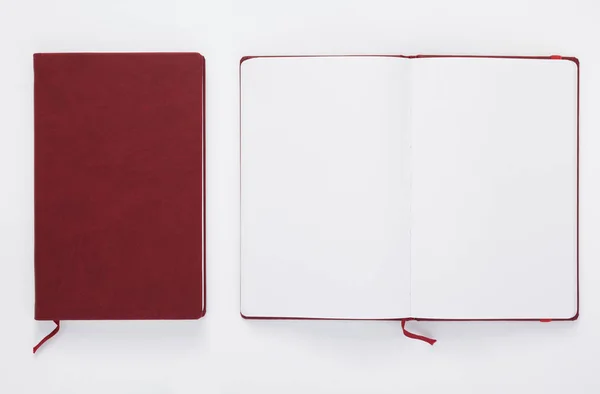 Cuaderno en fondo blanco — Foto de Stock