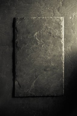 taş ve siyah arduvaz 