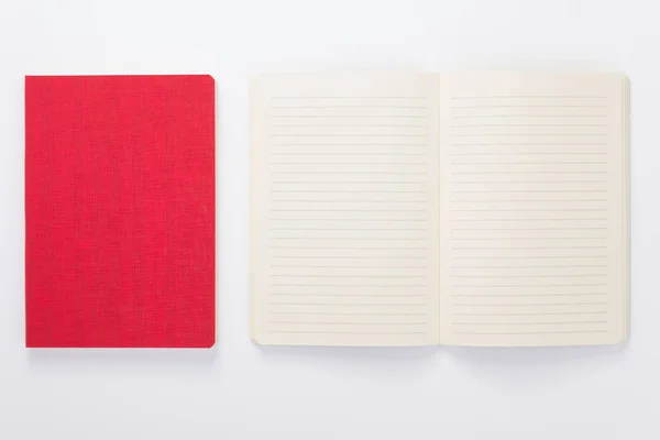 Notebook no fundo do livro branco — Fotografia de Stock