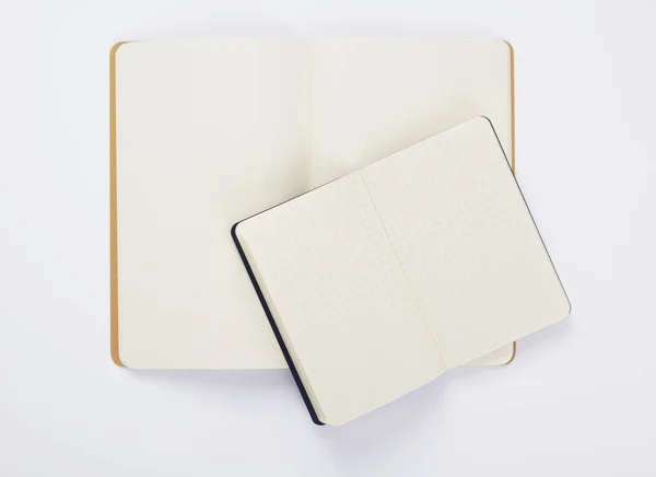 白い背景でノートブック — ストック写真