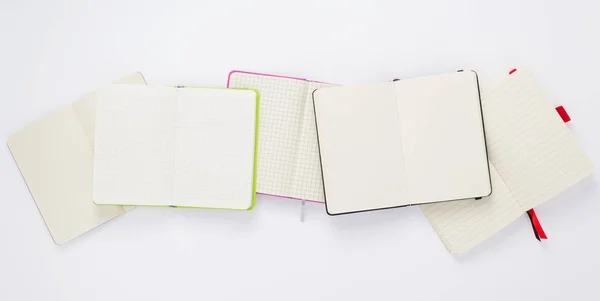 Cuaderno de papel en fondo blanco —  Fotos de Stock