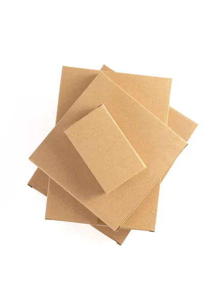 Beyaz arkaplanda karton kutu izole — Stok fotoğraf
