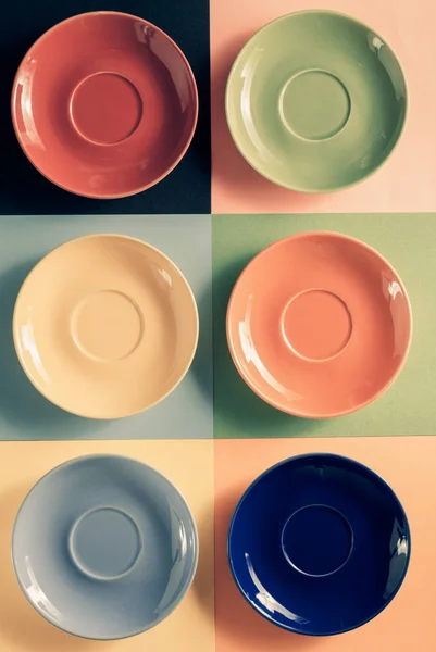 Prázdný talíř na abstraktní barevné — Stock fotografie