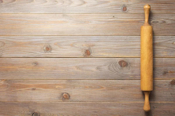 木製ボードのローリングピン — ストック写真