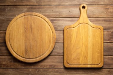 Ahşap tahta tahta arka planda pizza kesme tahtası