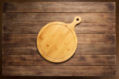 Ahşap tahta tahta arka planda pizza kesme tahtası
