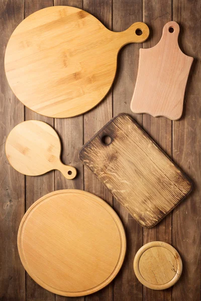 Tagliere pizza sullo sfondo del tagliere di legno — Foto Stock