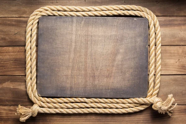 Cuerda de barco en textura de fondo de madera — Foto de Stock