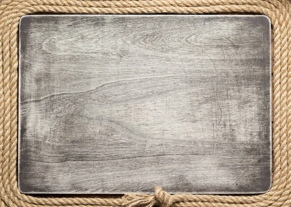 木板背景的船绳 — 图库照片