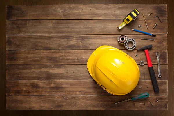 Set van gereedschappen en instrumenten op houten tafel — Stockfoto