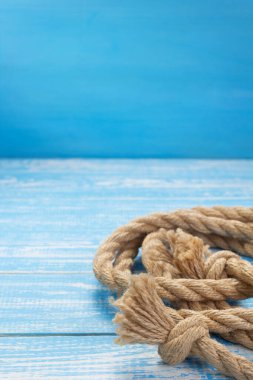 ahşap tahta arka planda gemi ipi 